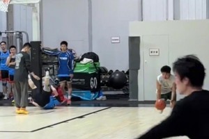 徐静雨23年曾言：哈登倒霉呀！在西部被库里压制，到东部又被塔图姆收拾