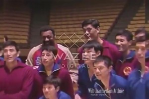 张伯伦早年曾与中国篮坛巨人穆铁柱合影，张卫平也在其中！