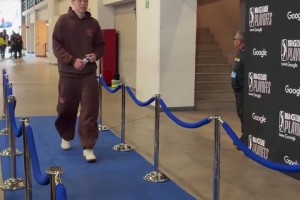 切特和老八都戴上了发带，SGA反而摘掉了！雷霆拍摄全家福！