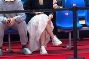 福建浔兴主场“行走的流量密码”伍佰兰总经理😍